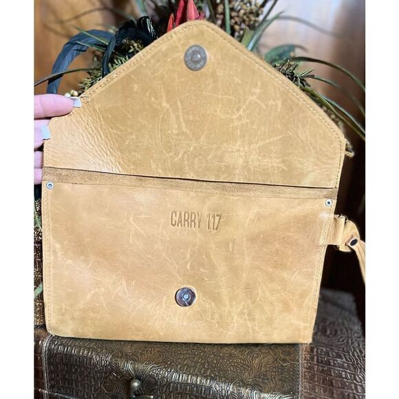 Carry 117 Tan Alem Clutch Leather Wristlet NWOT - Picture 3 of 5